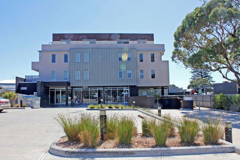 Rejuvenate At San Remo - Rejuvenate Stays - Foster Accommodation 1