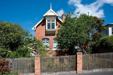 Lowena Cafe And Accommodation - Foster Accommodation 2