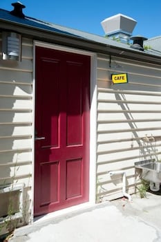Lowena Cafe And Accommodation - Foster Accommodation 0
