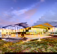 Cloudy Bay Beach House - Foster Accommodation