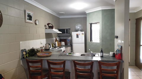 A City Retreat 2BR Apartment Reid Park Townsville - Foster Accommodation 6