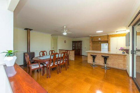 Holiday House On One Six Six - Foster Accommodation 7
