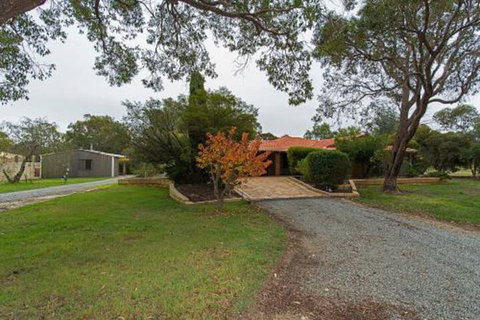 Holiday House On One Six Six - Foster Accommodation 0