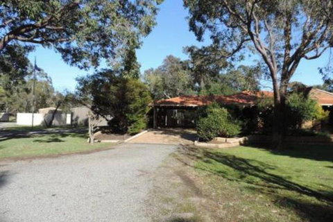 Holiday House On One Six Six - Foster Accommodation 2