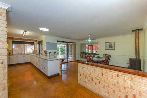Holiday House On One Six Six - Foster Accommodation 4