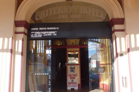 Criterion Hotel Warwick - Foster Accommodation 1