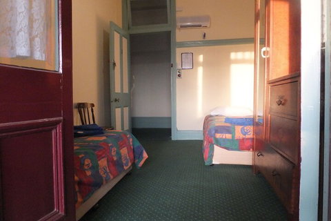 Criterion Hotel Warwick - Foster Accommodation 6