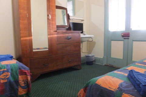 Criterion Hotel Warwick - Foster Accommodation 4