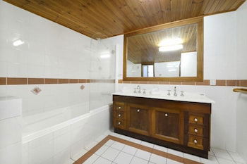 Airlie Getaway - Views - Foster Accommodation 0