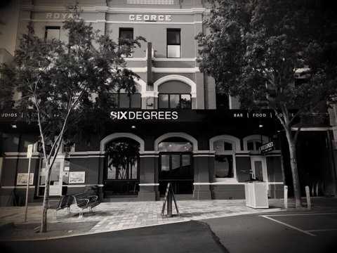 Six Degrees Boutique Hotel - Foster Accommodation 1