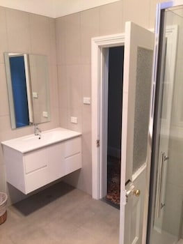 Empire Hotel Queenstown - Foster Accommodation 3