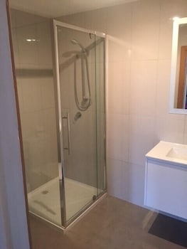 Empire Hotel Queenstown - Foster Accommodation 1