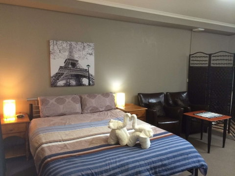 Box Hill Studios 3 At Canterbury Gardens - Foster Accommodation 0