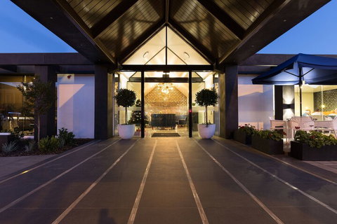 Ellen Hotel - Foster Accommodation 4