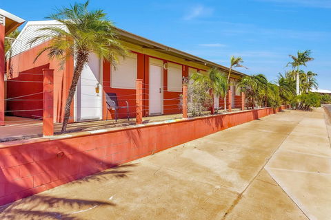 Econo Lodge Karratha - Foster Accommodation 1