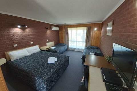 Country Mile Motor Inn - Foster Accommodation 6