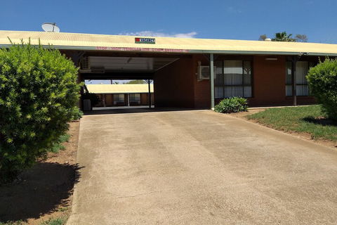 Country Mile Motor Inn - Foster Accommodation 1