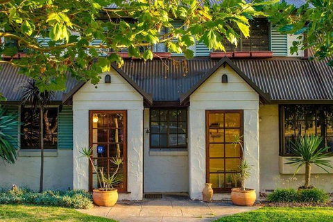 Sienna Lodge - Foster Accommodation 5