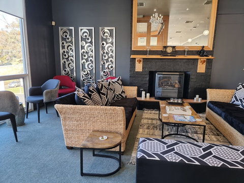 Tumbarumba Motel & Elms Restaurant - Foster Accommodation 5