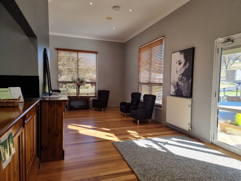 Tumbarumba Motel & Elms Restaurant - Foster Accommodation 6