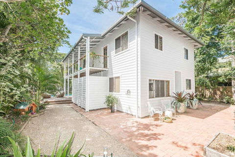 A PERFECT STAY - Beach Chalet - Foster Accommodation 0