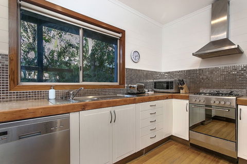 A PERFECT STAY - Beach Chalet - Foster Accommodation 2