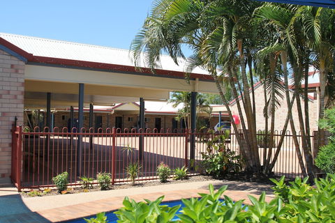 Midlander Motor Inn - Foster Accommodation 1