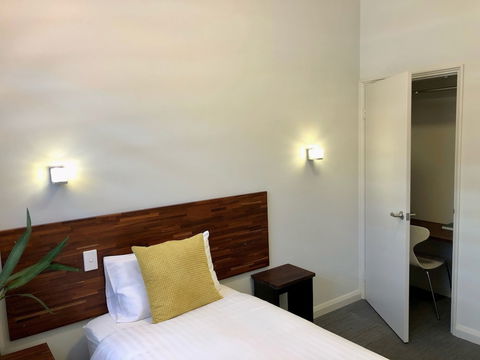 Gallery Hotel - Foster Accommodation 4
