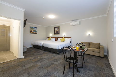 Gallery Hotel - Foster Accommodation 6