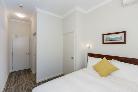 Gallery Hotel - Foster Accommodation 2