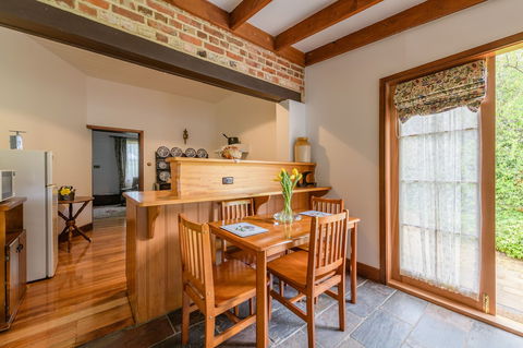 Bridge Cottage - Foster Accommodation 3