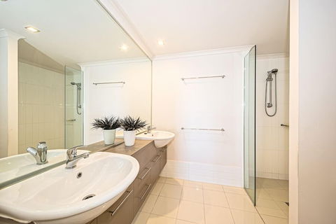 On The Bay Apartments - Foster Accommodation 2