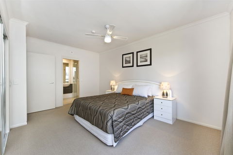 On The Bay Apartments - Foster Accommodation 5