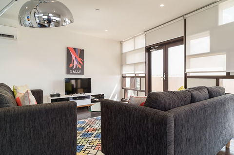 AKOM Prahran - Foster Accommodation 1