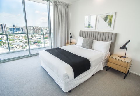 Belise Apartments - Foster Accommodation 3