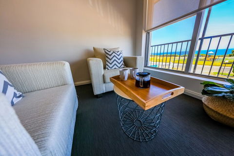 COAST Motel And Apartments - Foster Accommodation 4