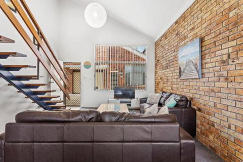 The Pines 5 - Foster Accommodation 0