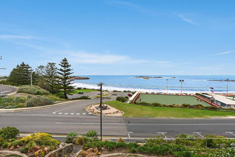 The Dolphins Beachfront Apartments - Foster Accommodation 6