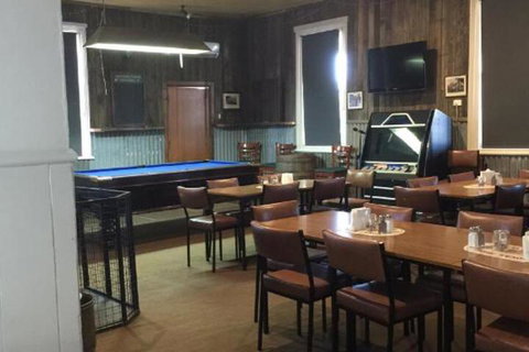 Snake Valley Hotel - Foster Accommodation 2