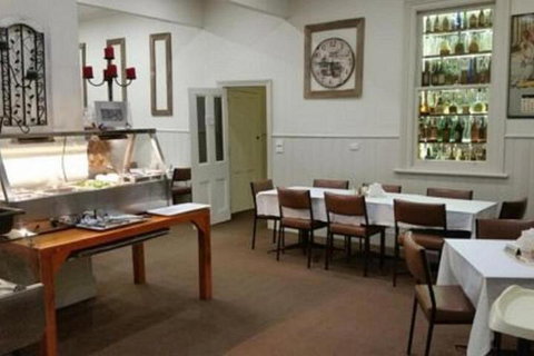 Snake Valley Hotel - Foster Accommodation 3