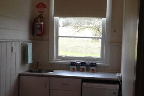 Snake Valley Hotel - Foster Accommodation 7