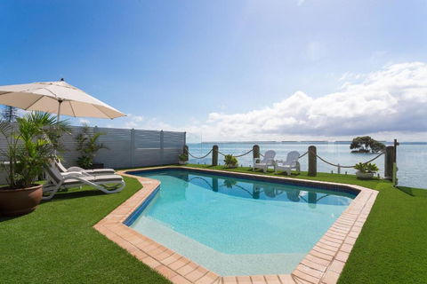 Moreton Bay Beach Lodge - Foster Accommodation 1