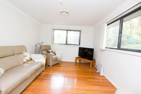 Brae Villa - Foster Accommodation 1