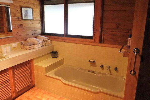 Gunyah Valley Retreat - Foster Accommodation 3