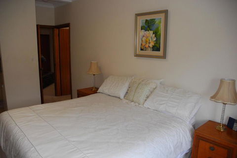 Gaerwood B & B - Foster Accommodation 2