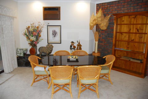 Gaerwood B & B - Foster Accommodation 1