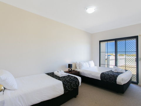 Beach Rd Villas By Rockingham Apartments - Foster Accommodation 2