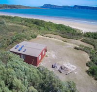Cloudy Bay Cabin - Foster Accommodation