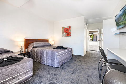 Aaron Motel - Foster Accommodation 6