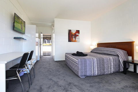 Aaron Motel - Foster Accommodation 3